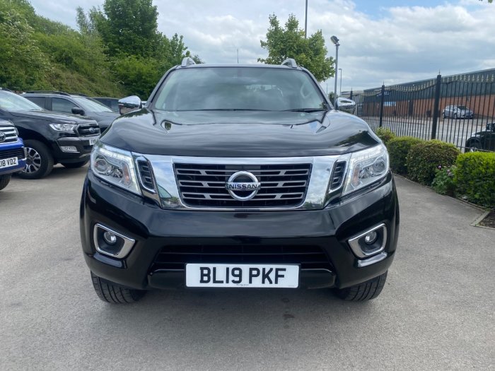 Nissan Navara Double Cab Pick Up Tekna 2.3dCi 190 4WD Pick Up Diesel Black