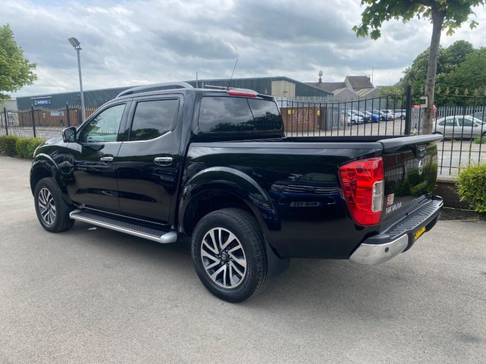 Nissan Navara Double Cab Pick Up Tekna 2.3dCi 190 4WD Pick Up Diesel Black