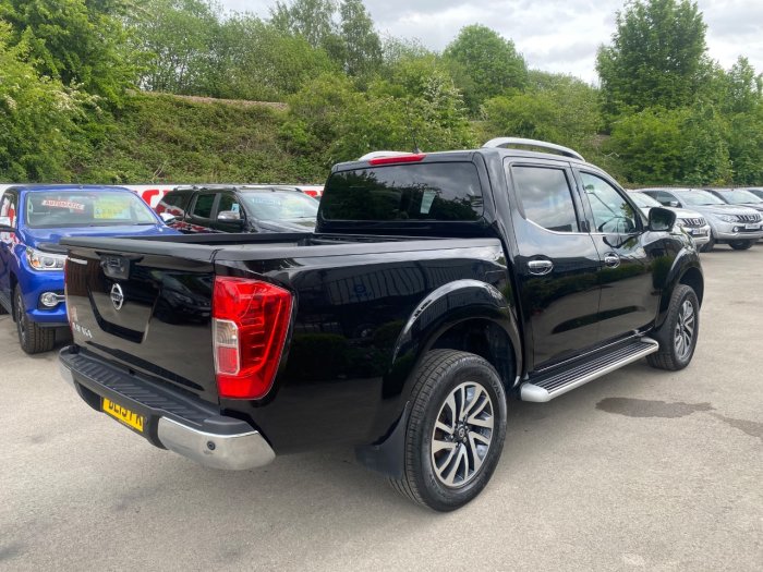 Nissan Navara Double Cab Pick Up Tekna 2.3dCi 190 4WD Pick Up Diesel Black