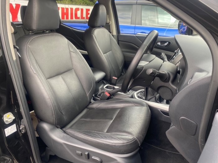 Nissan Navara Double Cab Pick Up Tekna 2.3dCi 190 4WD Pick Up Diesel Black