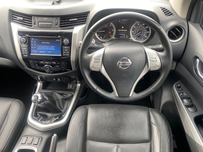 Nissan Navara Double Cab Pick Up Tekna 2.3dCi 190 4WD Pick Up Diesel Black