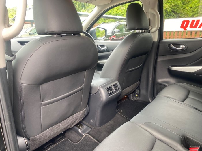 Nissan Navara Double Cab Pick Up Tekna 2.3dCi 190 4WD Pick Up Diesel Black