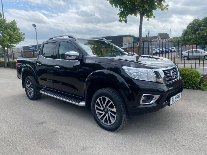 Nissan Navara Double Cab Pick Up Tekna 2.3dCi 190 4WD Pick Up Diesel Black
