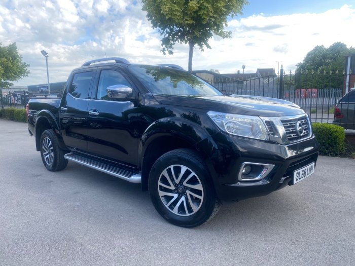 Nissan Navara Double Cab Pick Up Tekna 2.3dCi 190 4WD Auto Pick Up Diesel Black