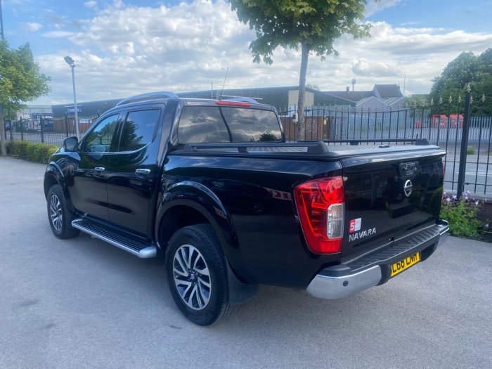 Nissan Navara Double Cab Pick Up Tekna 2.3dCi 190 4WD Auto Pick Up Diesel Black