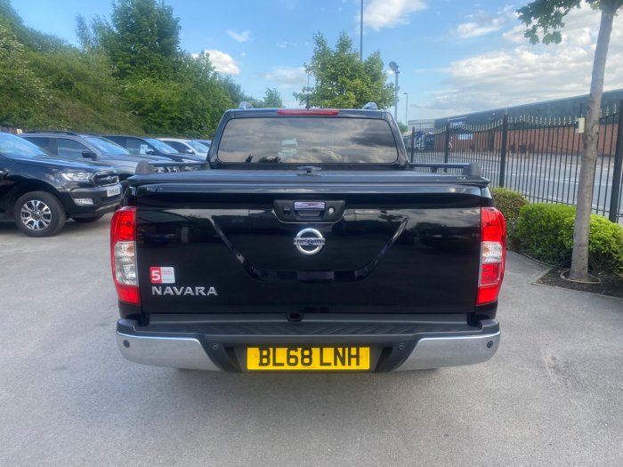 Nissan Navara Double Cab Pick Up Tekna 2.3dCi 190 4WD Auto Pick Up Diesel Black