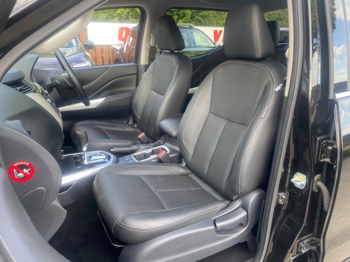 Nissan Navara Double Cab Pick Up Tekna 2.3dCi 190 4WD Auto Pick Up Diesel Black