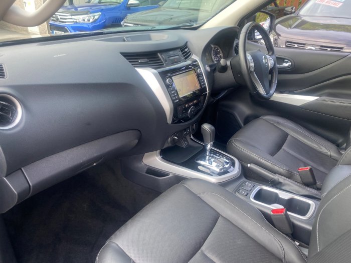 Nissan Navara Double Cab Pick Up Tekna 2.3dCi 190 4WD Auto Pick Up Diesel Black