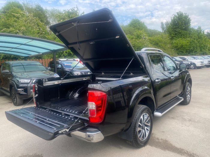 Nissan Navara Double Cab Pick Up Tekna 2.3dCi 190 4WD Auto Pick Up Diesel Black