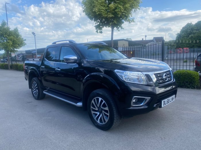 Nissan Navara Double Cab Pick Up Tekna 2.3dCi 190 4WD Auto Pick Up Diesel Black