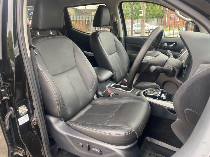 Nissan Navara Double Cab Pick Up Tekna 2.3dCi 190 4WD Auto Pick Up Diesel Black