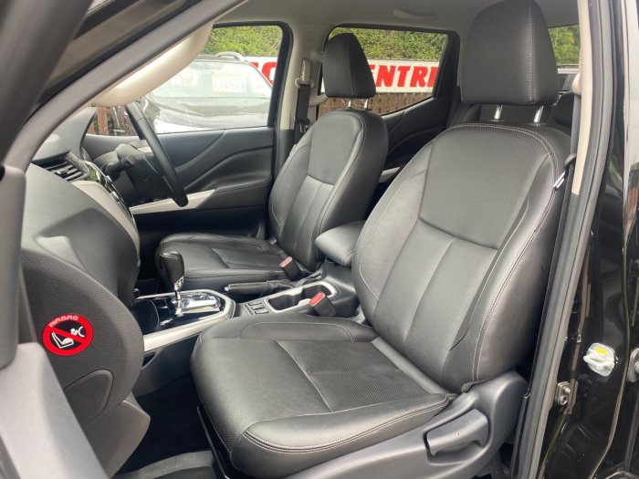 Nissan Navara Double Cab Pick Up Tekna 2.3dCi 190 4WD Auto Pick Up Diesel Black