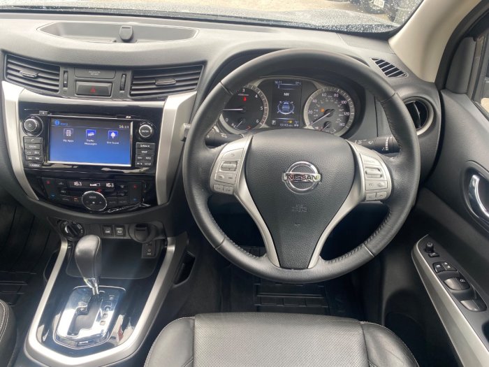 Nissan Navara Double Cab Pick Up Tekna 2.3dCi 190 4WD Auto Pick Up Diesel Black