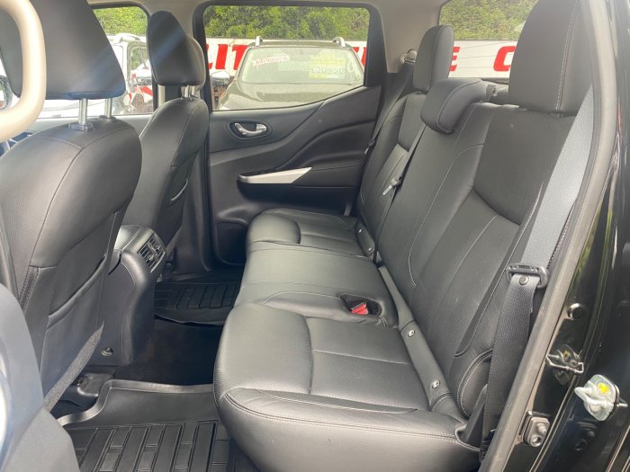 Nissan Navara Double Cab Pick Up Tekna 2.3dCi 190 4WD Auto Pick Up Diesel Black