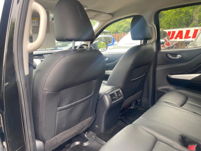 Nissan Navara Double Cab Pick Up Tekna 2.3dCi 190 4WD Auto Pick Up Diesel Black