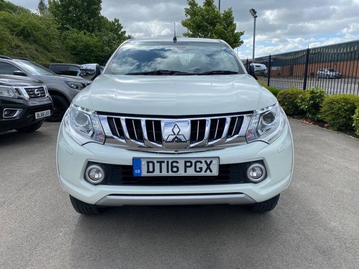 Mitsubishi L200 2.4 Double Cab DI-D 178 Warrior 4WD Pick Up Diesel White