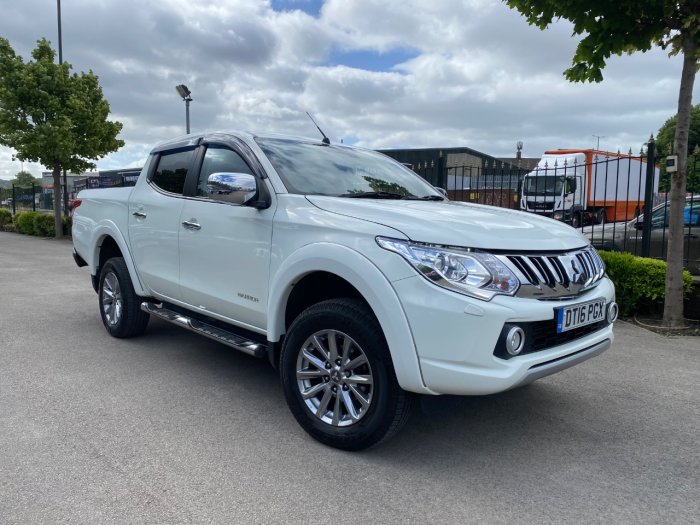 Mitsubishi L200 2.4 Double Cab DI-D 178 Warrior 4WD Pick Up Diesel White