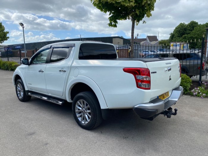 Mitsubishi L200 2.4 Double Cab DI-D 178 Warrior 4WD Pick Up Diesel White