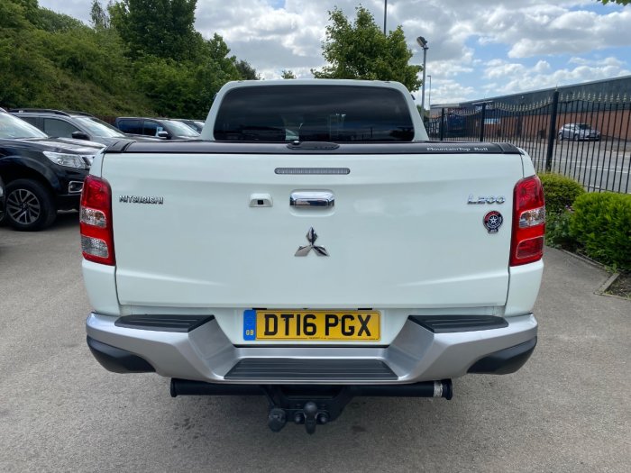 Mitsubishi L200 2.4 Double Cab DI-D 178 Warrior 4WD Pick Up Diesel White