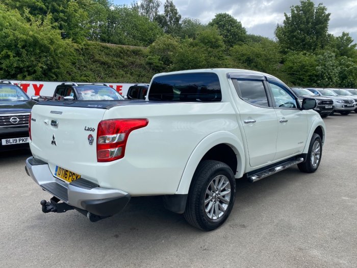 Mitsubishi L200 2.4 Double Cab DI-D 178 Warrior 4WD Pick Up Diesel White