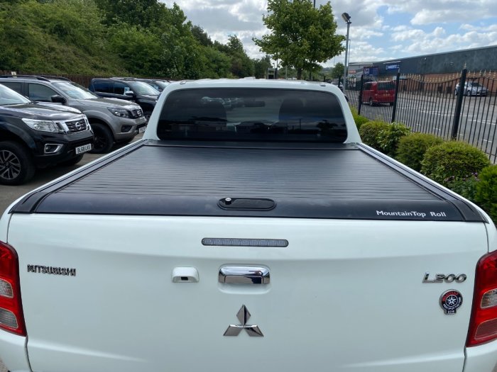 Mitsubishi L200 2.4 Double Cab DI-D 178 Warrior 4WD Pick Up Diesel White