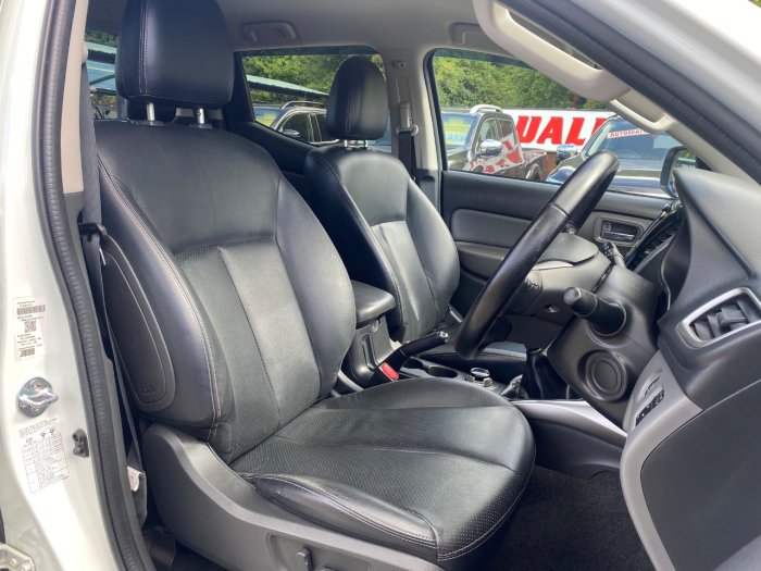 Mitsubishi L200 2.4 Double Cab DI-D 178 Warrior 4WD Pick Up Diesel White