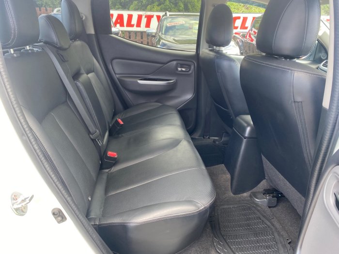 Mitsubishi L200 2.4 Double Cab DI-D 178 Warrior 4WD Pick Up Diesel White