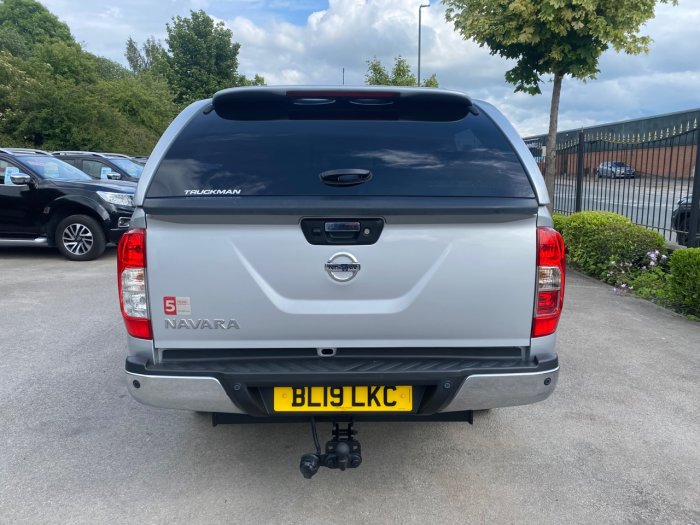 Nissan Navara Double Cab Pick Up Tekna 2.3dCi 190 4WD Auto Pick Up Diesel Silver