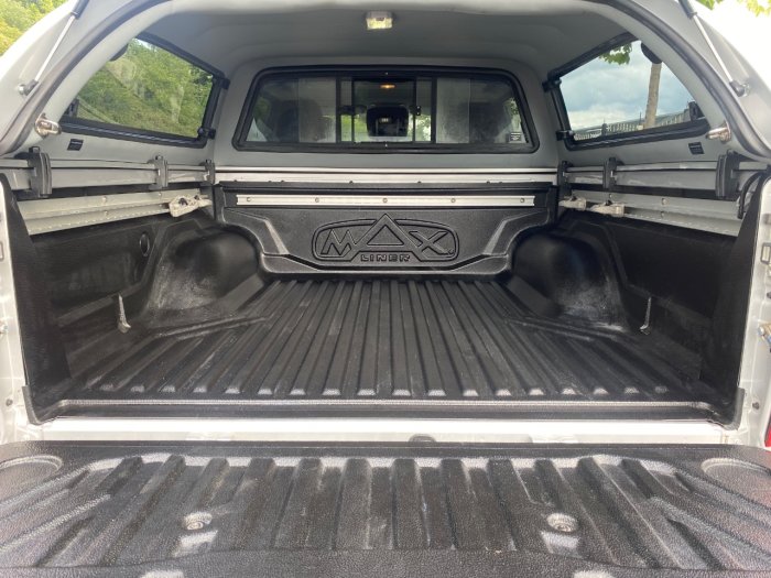 Nissan Navara Double Cab Pick Up Tekna 2.3dCi 190 4WD Auto Pick Up Diesel Silver