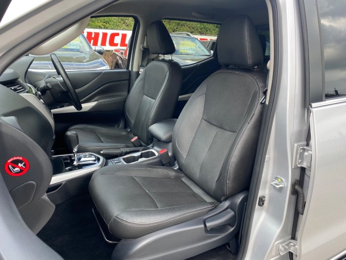 Nissan Navara Double Cab Pick Up Tekna 2.3dCi 190 4WD Auto Pick Up Diesel Silver