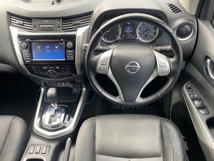 Nissan Navara Double Cab Pick Up Tekna 2.3dCi 190 4WD Auto Pick Up Diesel Silver