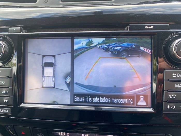 Nissan Navara Double Cab Pick Up Tekna 2.3dCi 190 4WD Auto Pick Up Diesel Silver