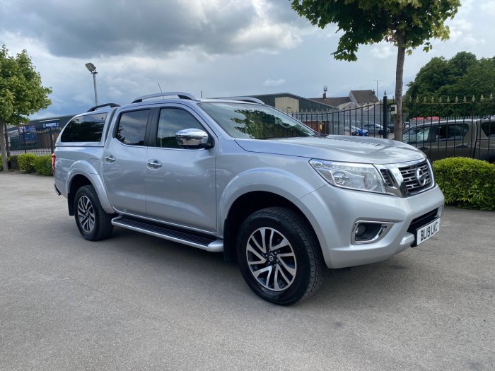 Nissan Navara Double Cab Pick Up Tekna 2.3dCi 190 4WD Auto Pick Up Diesel Silver