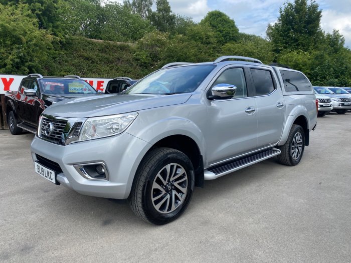 Nissan Navara Double Cab Pick Up Tekna 2.3dCi 190 4WD Auto Pick Up Diesel Silver