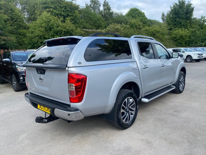 Nissan Navara Double Cab Pick Up Tekna 2.3dCi 190 4WD Auto Pick Up Diesel Silver