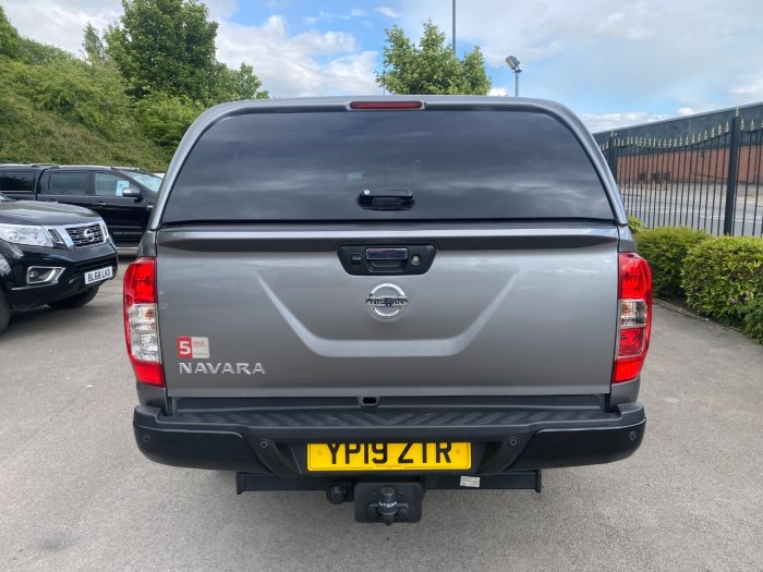 Nissan Navara Double Cab Pick Up N-Guard 2.3dCi 190 4WD Auto Pick Up Diesel Grey