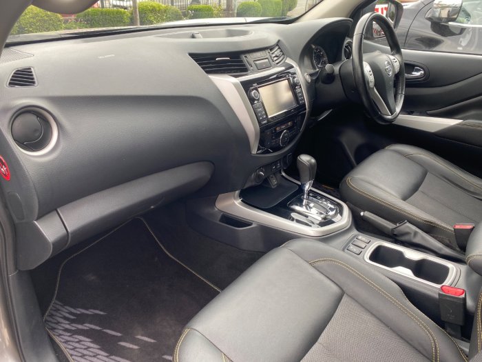 Nissan Navara Double Cab Pick Up N-Guard 2.3dCi 190 4WD Auto Pick Up Diesel Grey