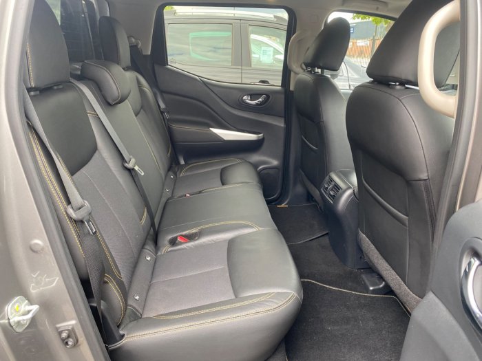 Nissan Navara Double Cab Pick Up N-Guard 2.3dCi 190 4WD Auto Pick Up Diesel Grey