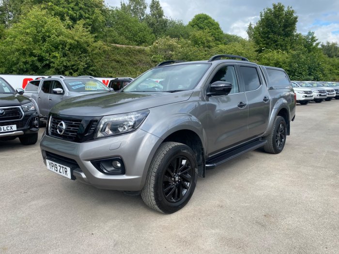 Nissan Navara Double Cab Pick Up N-Guard 2.3dCi 190 4WD Auto Pick Up Diesel Grey