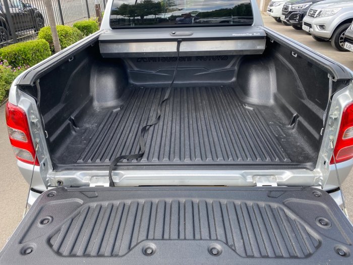Mitsubishi L200 2.4 Double Cab DI-D 178 Warrior 4WD Pick Up Diesel Silver