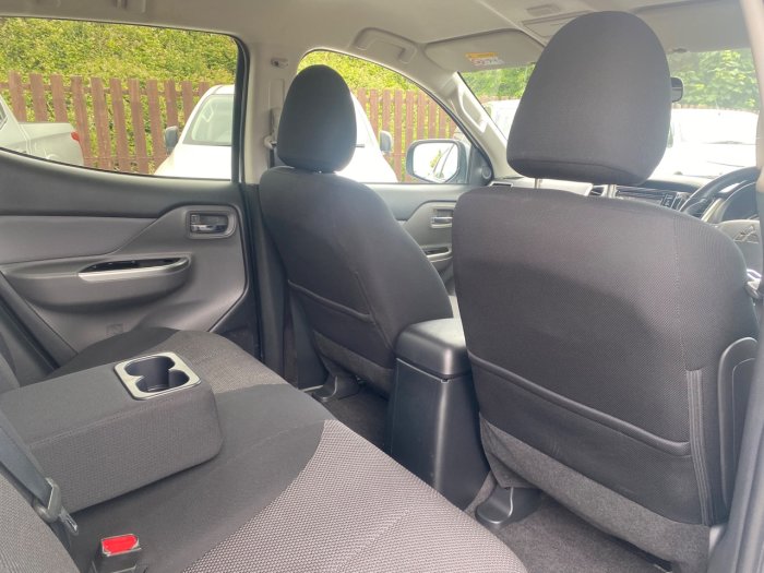 Mitsubishi L200 2.4 Double Cab DI-D 178 Titan 4WD Pick Up Diesel White