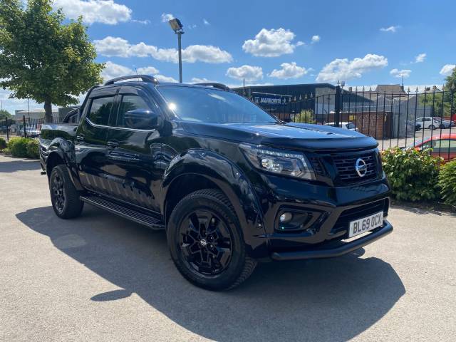 Nissan Navara Double Cab Pick Up N-Guard 2.3dCi 190 TT 4WD Auto Pick Up Diesel Black