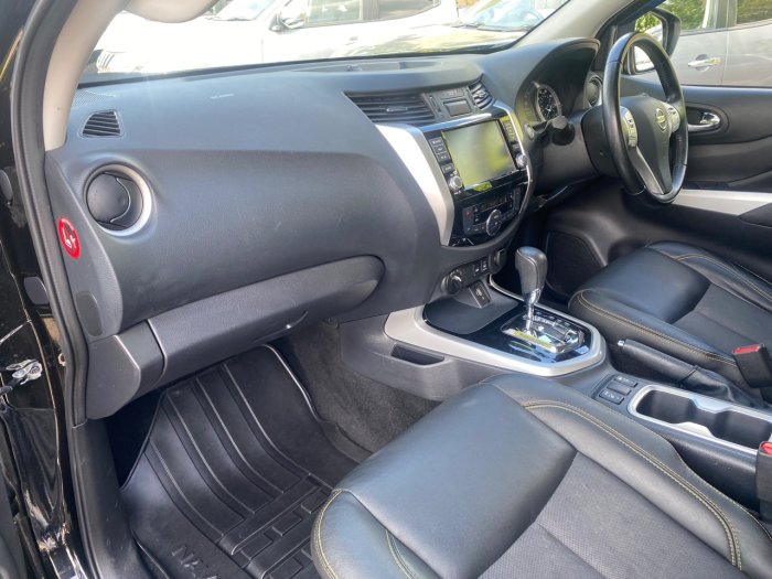 Nissan Navara Double Cab Pick Up N-Guard 2.3dCi 190 TT 4WD Auto Pick Up Diesel Black