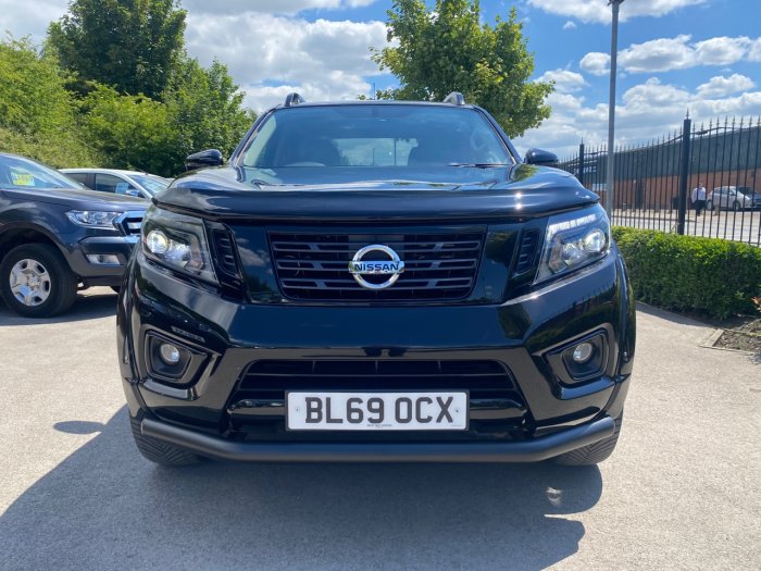 Nissan Navara Double Cab Pick Up N-Guard 2.3dCi 190 TT 4WD Auto Pick Up Diesel Black