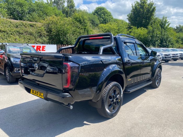 Nissan Navara Double Cab Pick Up N-Guard 2.3dCi 190 TT 4WD Auto Pick Up Diesel Black