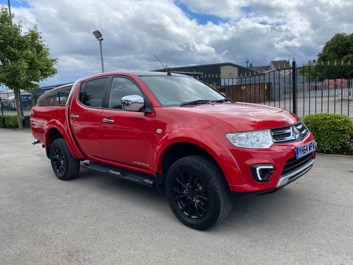 Mitsubishi L200 2.5 Double Cab DI-D Barbarian Black 4WD 176Bhp Pick Up Diesel Red