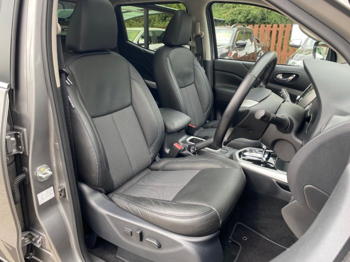 Nissan Navara Double Cab Pick Up N-Guard 2.3dCi 190 TT 4WD Auto Pick Up Diesel Grey