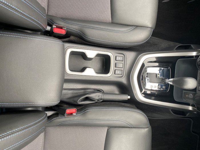 Nissan Navara Double Cab Pick Up N-Guard 2.3dCi 190 TT 4WD Auto Pick Up Diesel Grey