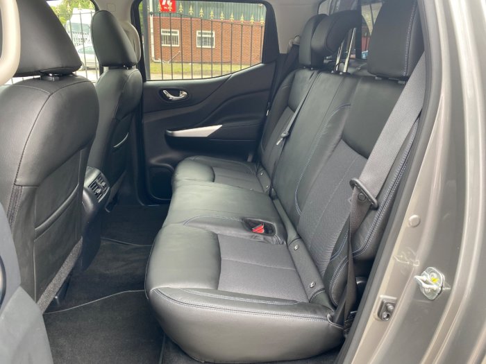 Nissan Navara Double Cab Pick Up N-Guard 2.3dCi 190 TT 4WD Auto Pick Up Diesel Grey