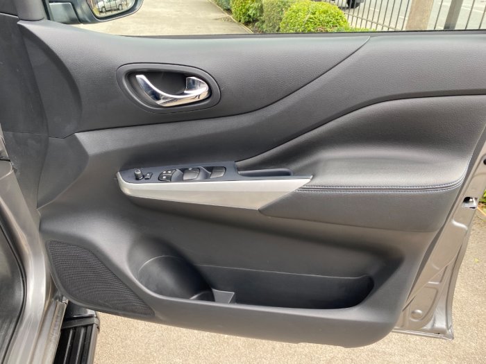 Nissan Navara Double Cab Pick Up N-Guard 2.3dCi 190 TT 4WD Auto Pick Up Diesel Grey